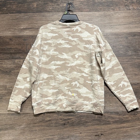 Athleta Cream Sweatshirt with Camouflage Pattern Womens Petite Medium - Picture 2 of 4
